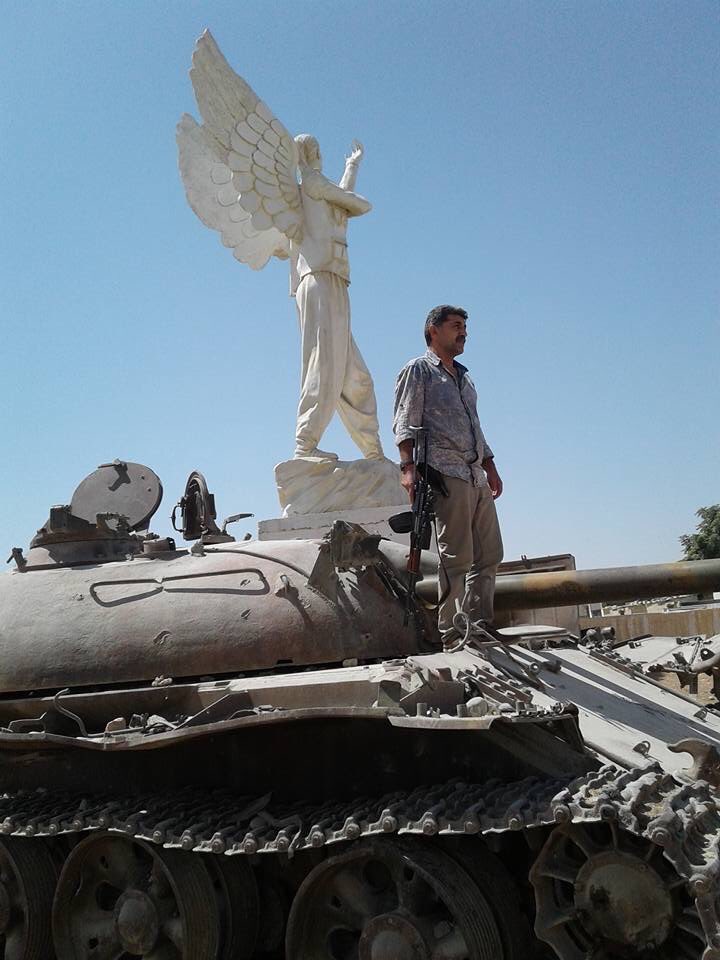 Take courage from this image, Afrin will rise again like Kobani!

#NoFriendsButTheMountains