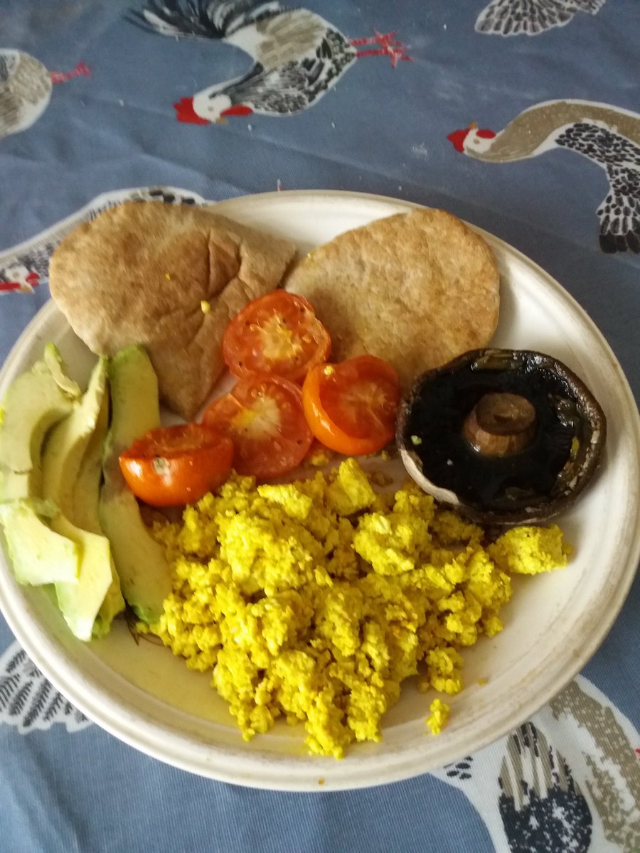 JuliaSansum's tweet photo. A delicious vegan breakfast. Homemade tofu scramble and other treats.  #vegan #homemade #tofu #fresh #sharingfood #veganworkshop  if you would like to learn how to make good good like this I now do workshops £25 for a breakfast workshop including food and good company. https://t.co/tMsDAfNDNU