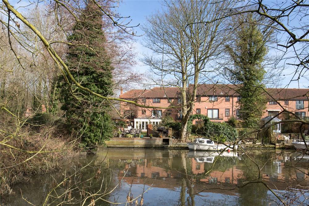 JS_Norwich's tweet photo. New Instruction: 25 Thorpe Hall Close, Norwich - £675,000
#endofterrace #3storeytownhouse #integralgarage #4bed #receptions #riverfrontage #opencountrysideviews
https://t.co/34gEpTENG2 https://t.co/EBc64nXfef