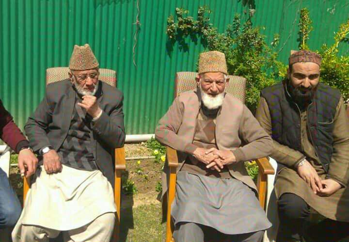 stateviewspk's tweet photo. Senior Hurriyat leader Muhammad Ashraf Sehrai replaced Syed Ali Geelani as the chairman of Tehreek-e-Hurriyat.
#AshrafSehrai #Kashmir #kashmirforpeace Tehreek-e-Hurriyat #Kashmiri #stateviews https://t.co/8Aw6yslhSu
