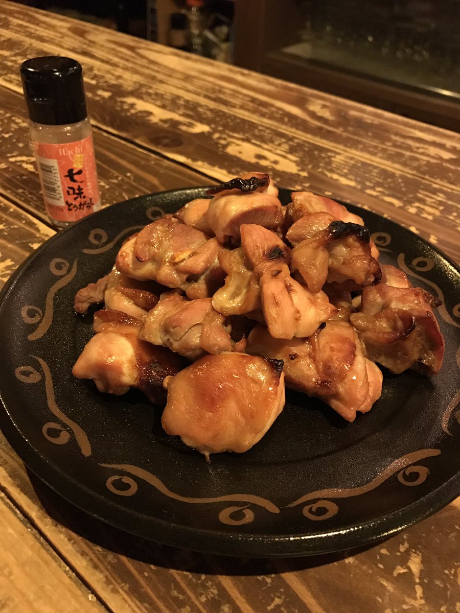 isaomk2's tweet photo. #めんつゆ料理でおすすめを教え合う

鶏肉のレモン幽庵焼き。
一口大に切った鶏肉をスライスレモンとめんつゆに漬け込んでオーブンで焼く。
面倒臭かったらフライパンでも良い。
本来幽庵焼きは柚子でやるのだけど、これなら一年中作れる。
勿論柚子があるなら、柚子で作ればさらに香り高く仕上がる。 https://t.co/OGjG98Fl35