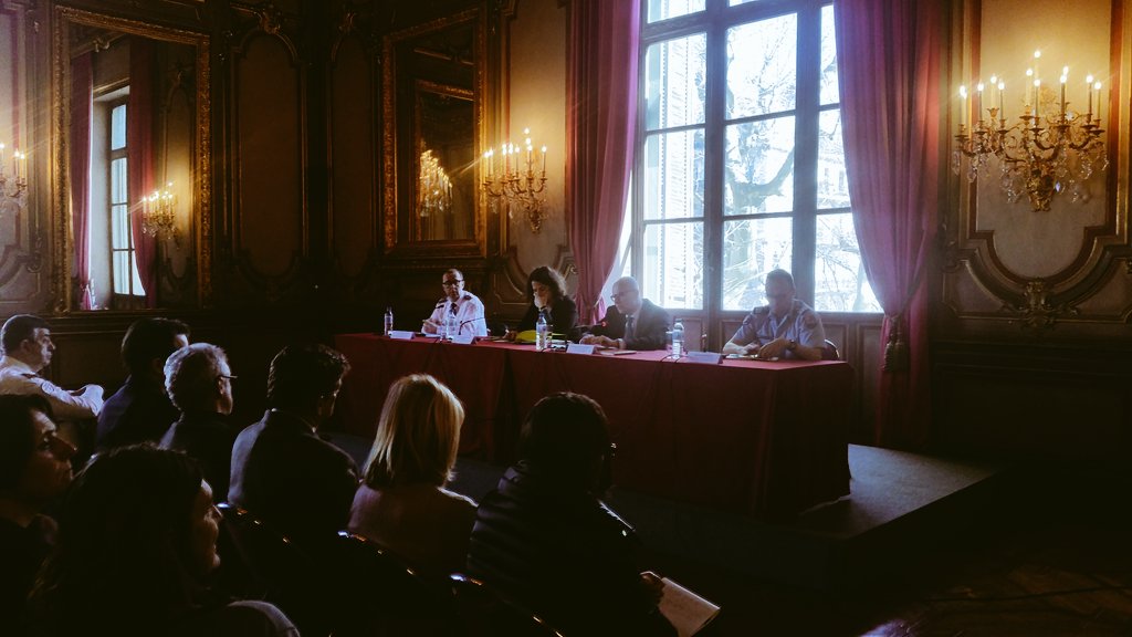prefpolice13's tweet photo. [En direct] Le @prefpolice13 en présence de Mme ASSIDON #PEDEC @Prefet13, du colonel FERRAND @Gendarmerie &amp; M. BLOUIN représentant du #DDSP13 @PoliceNat13, présente les mesures de mise en oeuvre de la #PoliceSecuriteQuotidien dont les 11 actions immédiates, aux partenaires https://t.co/NdfnALB4hU
