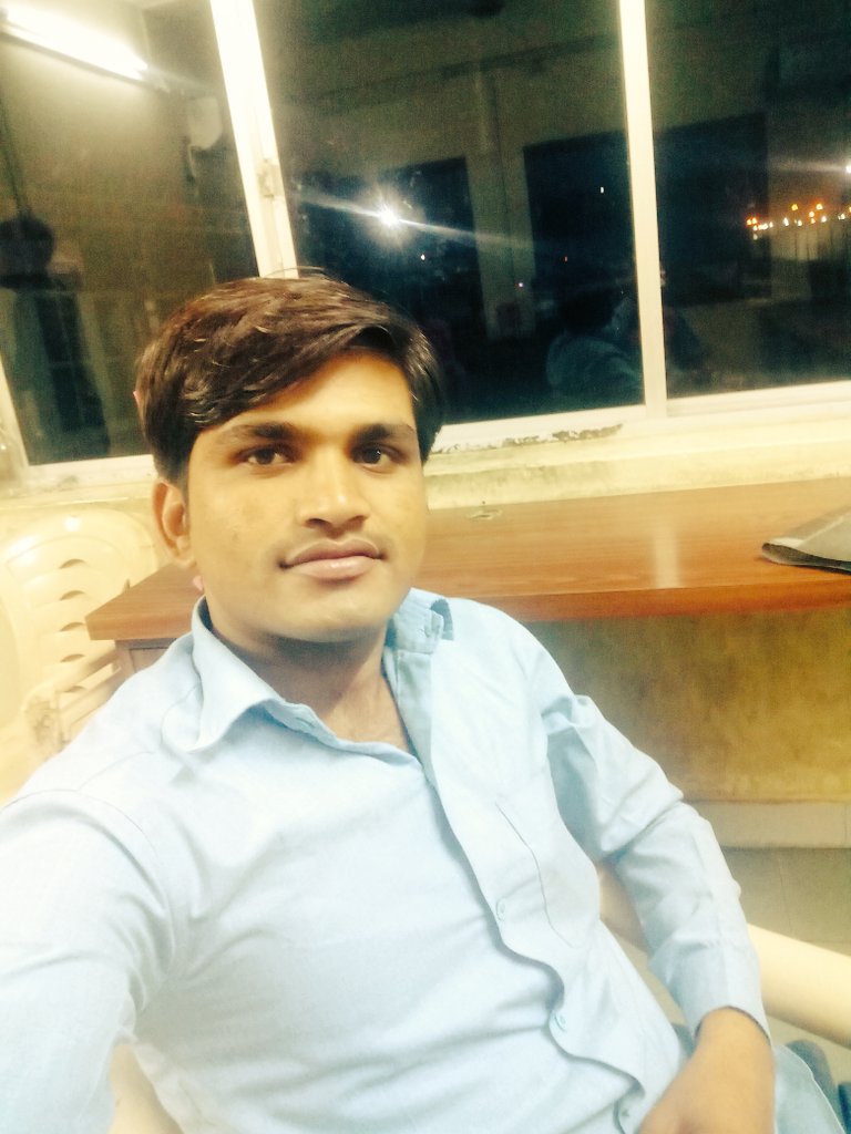 RameshKodecha3's tweet image. अपनो को दूर होते देखा , सपनो को चूर होते देखा . अरे लोग कहते हैँ कि फूल कभी रोते नही , हमने फूलोँ को भी तन्हाइयोँ मे रोते देखा..