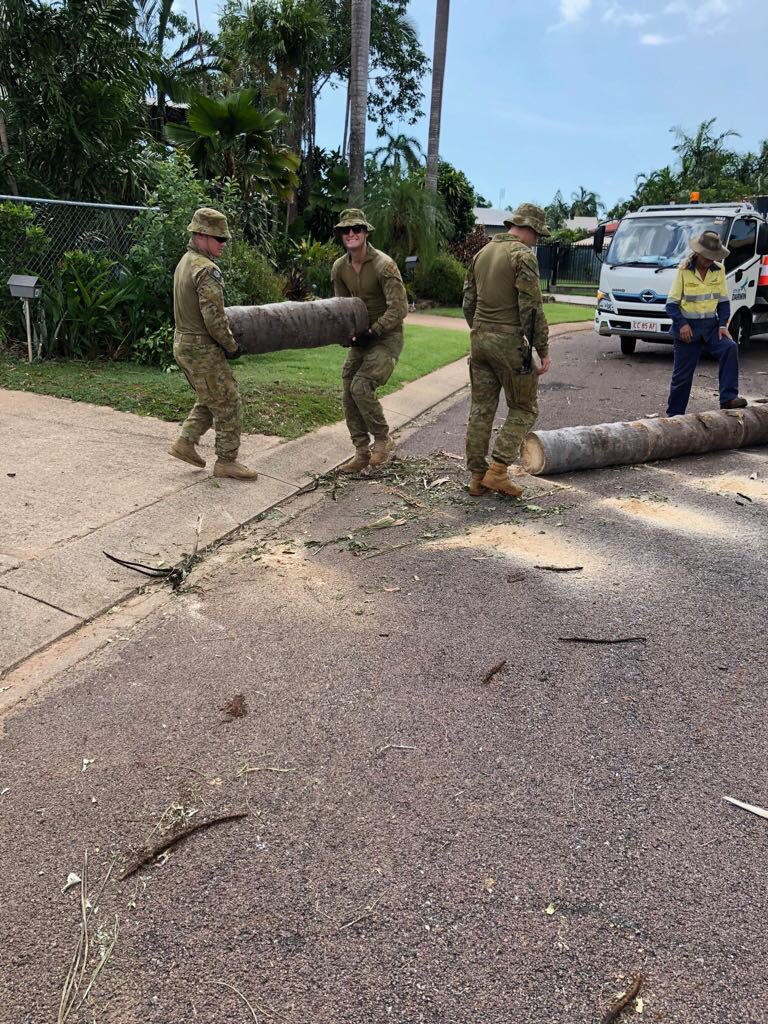 5 RAR soldiers commenced supporting the Darwin and Palmerston City Councils clean up after Cyclone Marcus today. It’s great to give a little back to the community that supports us, especially when it’s needed most. #DutyFirst #GoodSoldiering