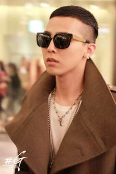 YongieMystic's tweet photo. This Hair cut and Jiyong..he looks so handsome😍�� https://t.co/gf4bOYcsvC