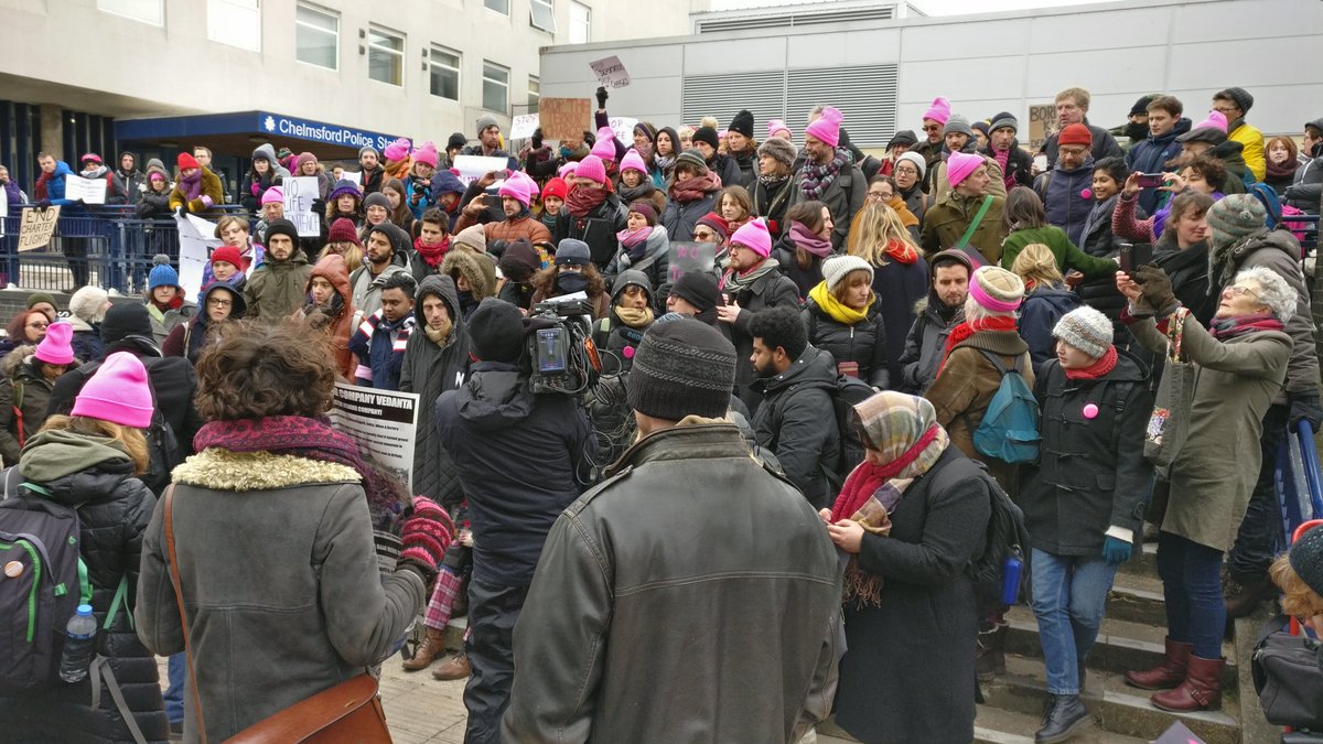 Massive turnout in support for the #Stansted15 this morning as their trial starts for stopping a charter flight deporting more than 50 people to Nigeria and Ghana last year.