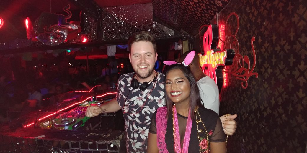 VanillaNovember's tweet photo. Best night ever! Bumped into this guy @HammanTime ! #krislastflingbeforethering @Micosha @misst07 https://t.co/Nu2TCCszUL