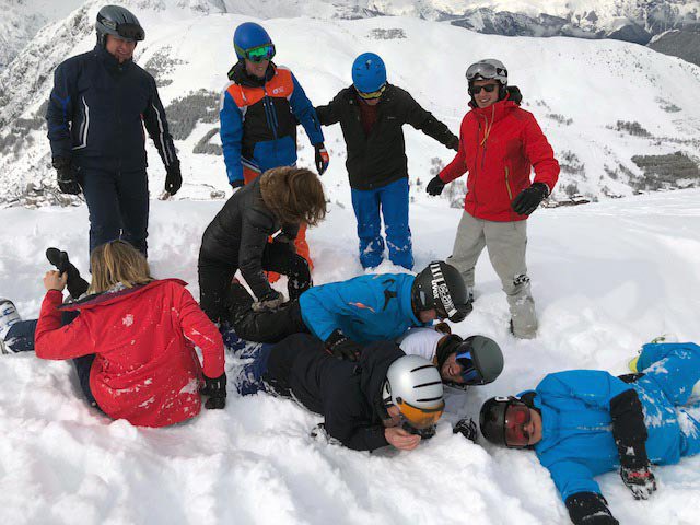 Fit@ION: Onze collega's leefden zich dit weekend samen uit in Les Deux Alpes! Vandaag weer op post, zonder breuken 😀 #Workhardplayhard