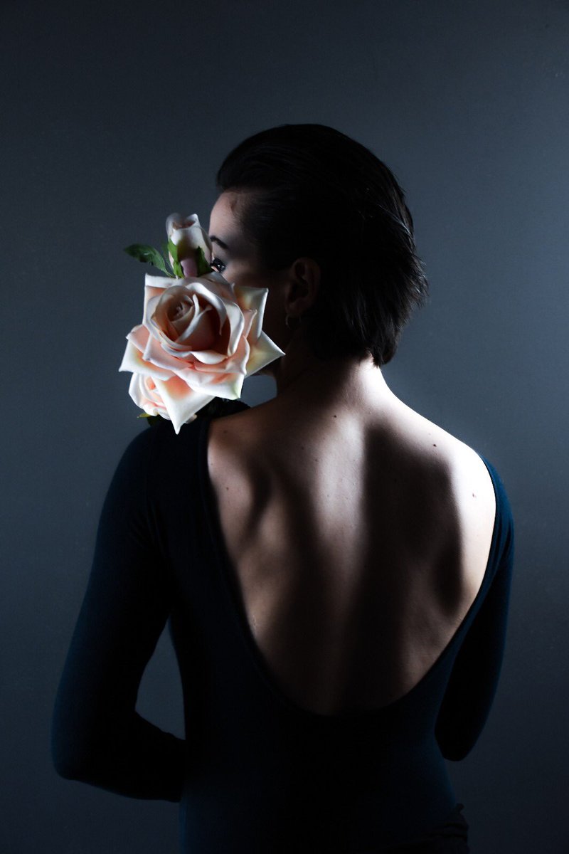 Mapia_Alb's tweet photo. rose 
touch 
photo by me 
📷
#art #work #photography #girl #body https://t.co/p2FrfcChwn