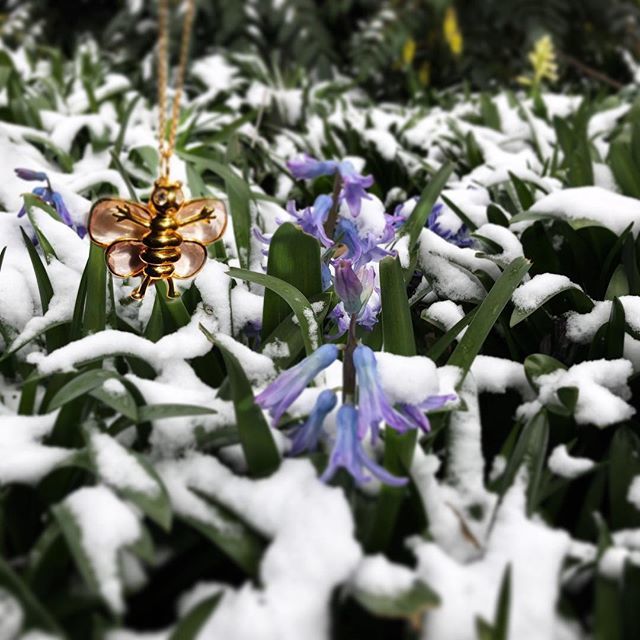openjart's tweet image. #oups! #snowinmarch A very frustrated Openjart #ButterflyBee Pendant from Mini-Animi Collection - #vermeil, #pinkquartz and #whitesapphires ift.tt/2pqcwMP