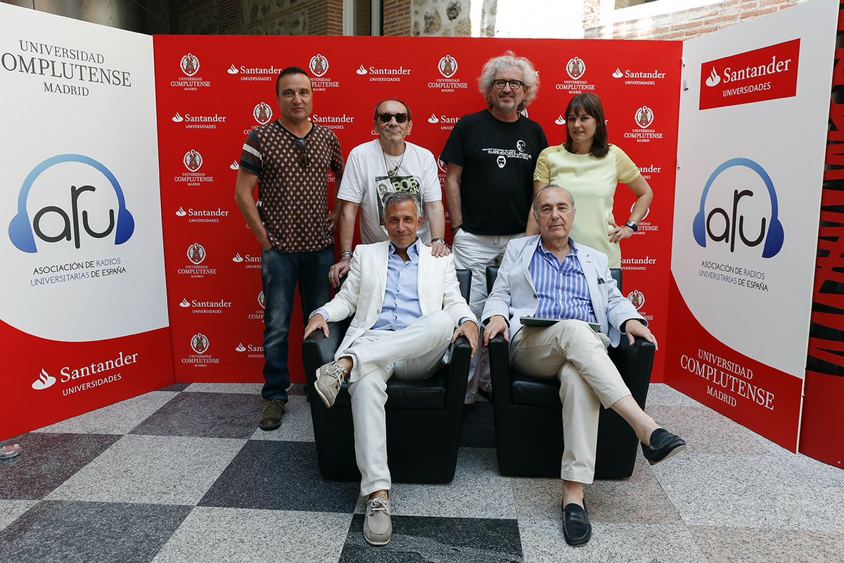 Mañana es el Día Mundial de la Poesía. Por  #CursosVeranoUCM  han pasado grandes poetas desde Benedetti a Gamoneda. También Luis Alberto de Cuenca, Julia Uceta, Carlos Marzal, Félix Grande, Paca Aguirre, Ángel González, Victoria Atencia, Marwan, Antonio Lucas, Aurora Luque...