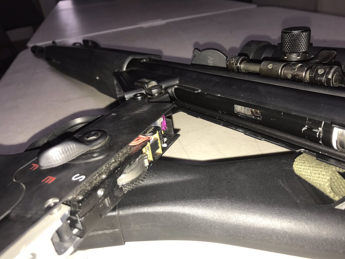 Trigger_Talk's tweet photo. #LCTのG3！ 
外装がとっても良い~♪
でも中身は普通の電動ガンでつまらん！
リアルテイクダウンできる様にしたい！
と、言う事でトレポンユニット入れちゃった~♪
G3ポン~♪ https://t.co/EFnoXt5sle