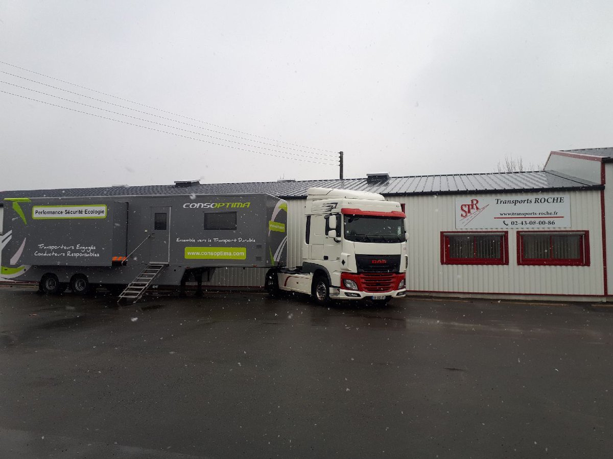 Un Simu Truck Center © présent cette semaine 

Le Simu Truck Center © est un outil de formation qui permet à un formateur de voir les conducteurs de l’entreprise pour des stages pratiques de courte durée concernant la gestion du risque routier ou l’éco-conduite.