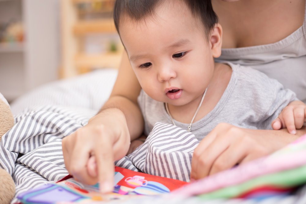 ZEROTOTHREE's tweet photo. One of the most important ways you can help a #child develop strong communication skills &amp; eventually learn to read is to have fun talking with them &amp; sharing books starting at birth. Learn more: https://t.co/fsOJMw3j9c #LiteracyMonth https://t.co/N2Mb2FoL7B