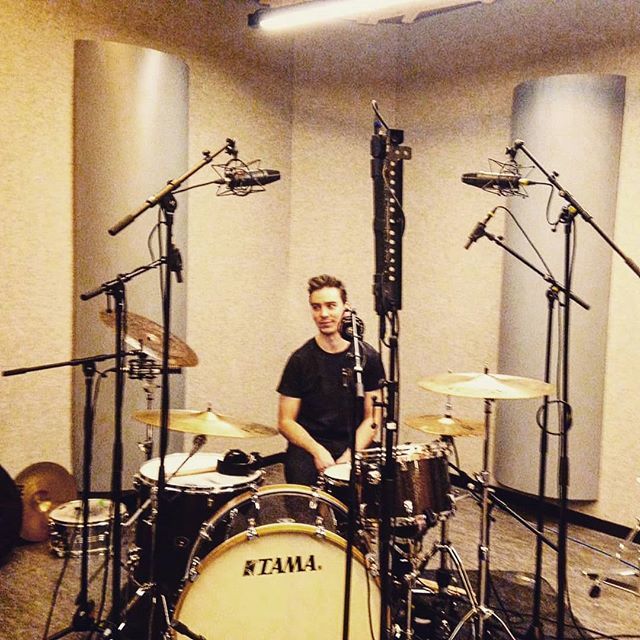 GregCandel's tweet photo. Mic check - recording some drums.

#mic #drums #drummer #schoeps #akg #ribbon #tama #midium #postrock #electric #hku #studio #session #kick #multitrack #ortf #blumlein #sound https://t.co/2IzSRRQ6e2 https://t.co/vytZvCGJQj