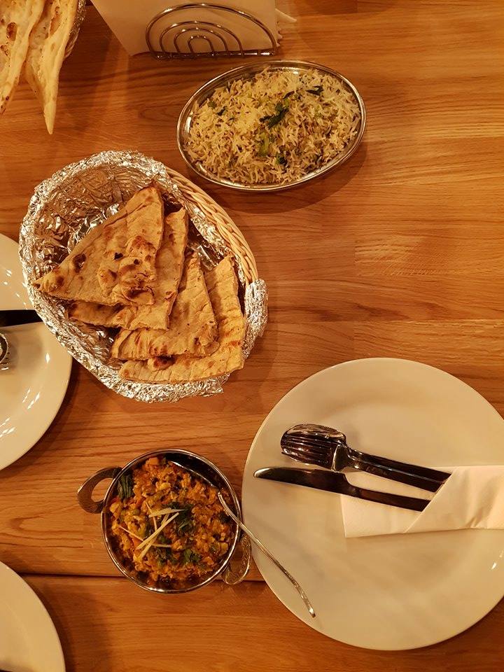spicegardenpl's tweet photo. Czy wiedzieliście, że swoje intensywne i aromatyczne smaki #indyjska #kuchnia zawdzięcza różnorodności przypraw? 😊Wspaniałe kolory hinduskie dania zawdzięczają przyprawom takim zapewnią fuzję smaków dla waszego podniebienia. 💚 Spice Garden https://t.co/tLYaDGLUxH  +48227791114 https://t.co/DF6K21yDJc