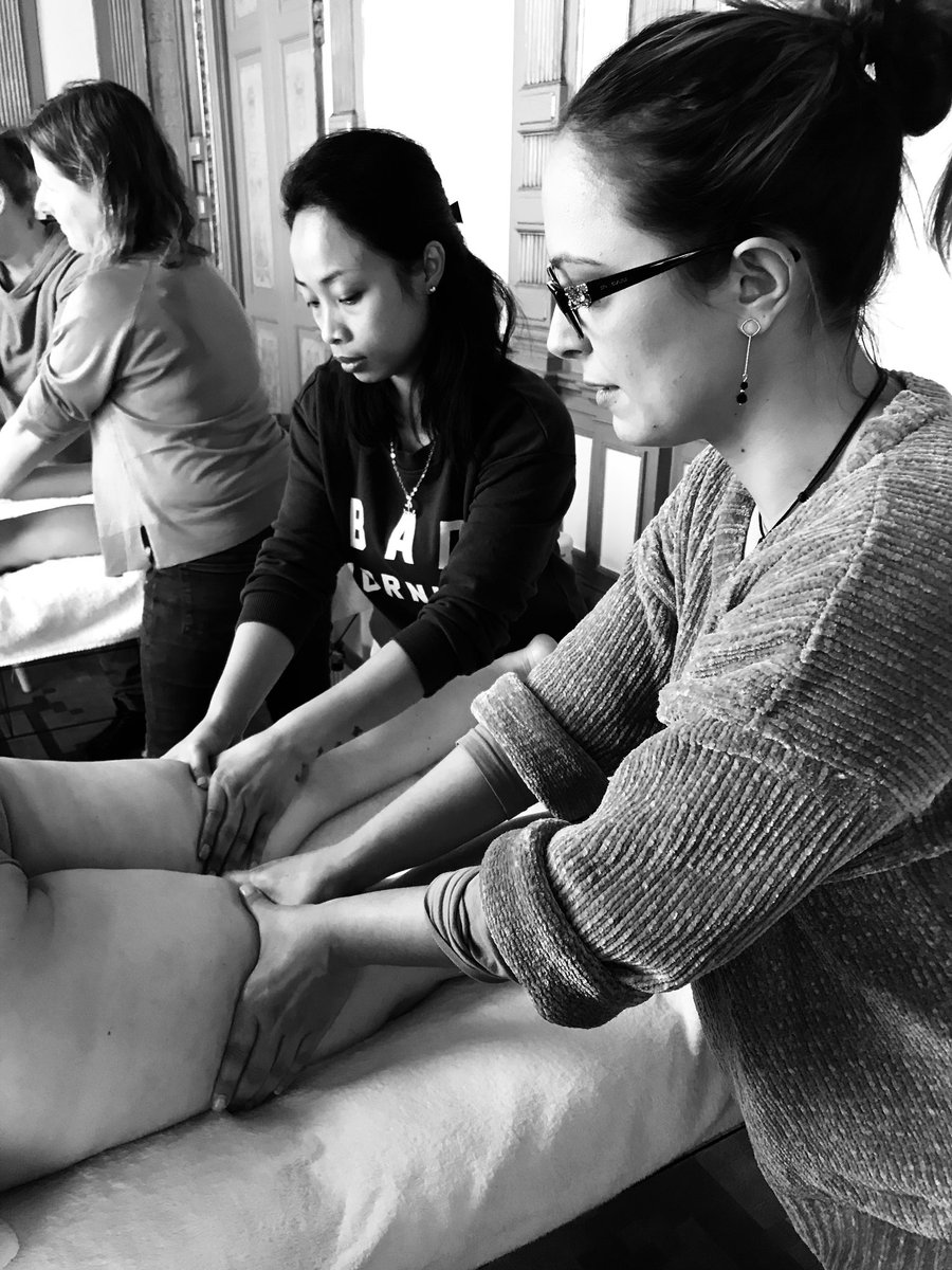 Intenso día de #formacion #tratamientocorporal #anticelulitico con L’HUILE MINCEUR #aceiteanticelulitico y técnica de <a href="/ScensEsp/">SCENS ESPAÑA</a> en nuestro centro.