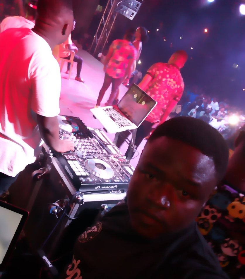 1Djflavour's tweet photo. The Legon hall week celebration was all fun mehnnn! https://t.co/kchebIpgqV