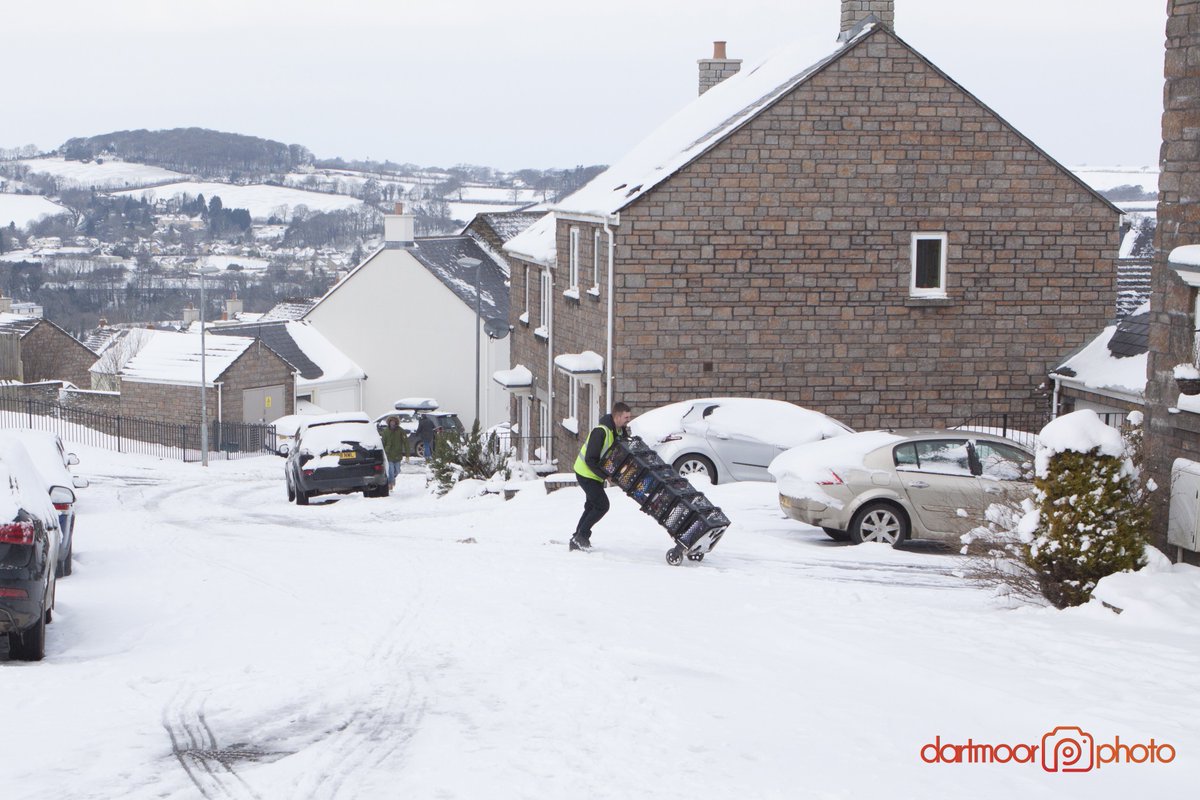 dartmoorphoto's tweet image. Amazing! This @asda delivery driver, pushed up a long, snow covered hill, someones shopping to ensure they got it in Okehampton! #snowuk #shopping @BBCSpotlight