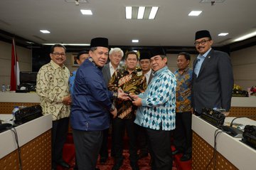 Lihat gambar di Twitter