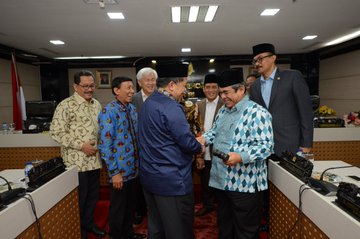 Lihat gambar di Twitter