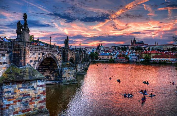 1likealeaf's tweet photo. Beautiful Prague 💙 https://t.co/6UX3YTKrZ3