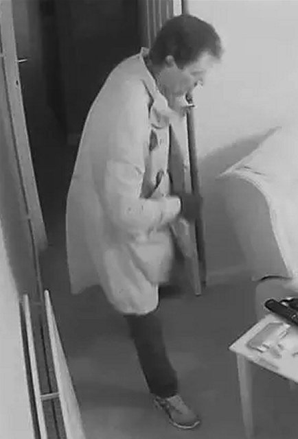 Kent_999s's tweet photo. Anyone with information about the Bromley burglar is being asked to call Bromley CID on 07818 454 470 or via 101. Alternatively Crimestoppers on 0800 555 111 if you would prefer to remain anonymous. You can also Tweet (at)MetCC. https://t.co/1F6GmsWzvU