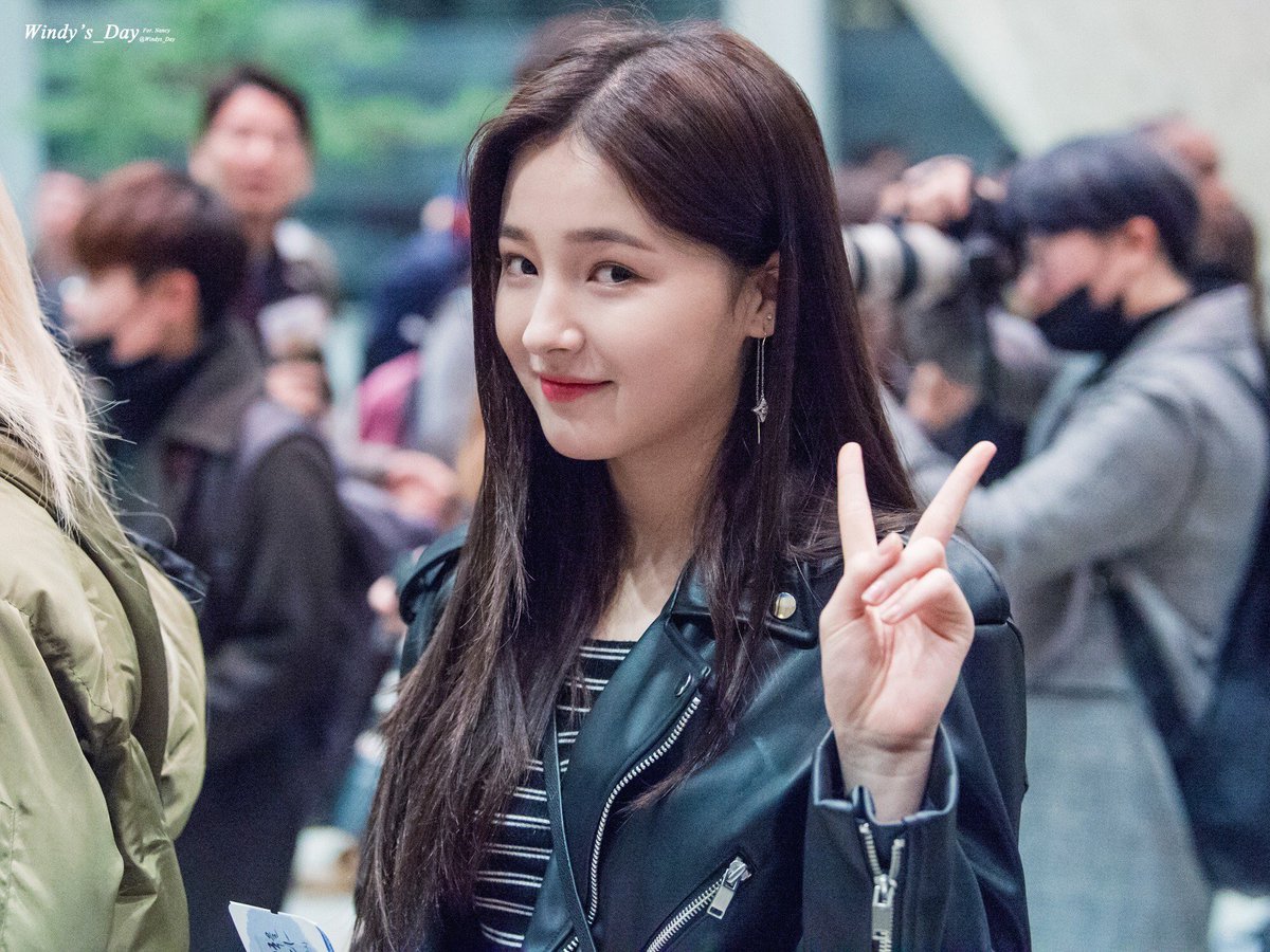 nancy_intl's tweet photo. [FANTAKEN] 180228 - Gimpo Airport

(cr.Windys_Day)
#모모랜드 #낸시 #NANCY #MOMOLAND https://t.co/Tu7rpm97S1