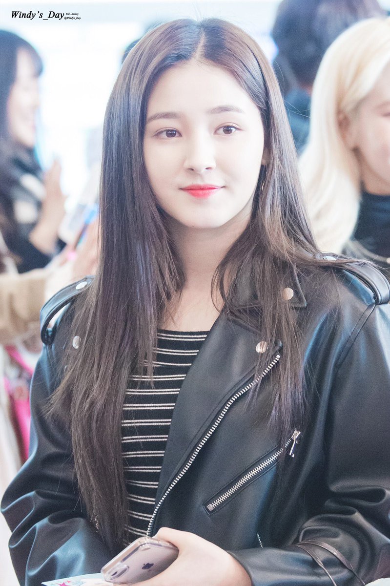 nancy_intl's tweet photo. [FANTAKEN] 180228 - Haneda Airport

(cr.Windys_Day)
#모모랜드 #낸시 #NANCY #MOMOLAND https://t.co/z5MYrhox55