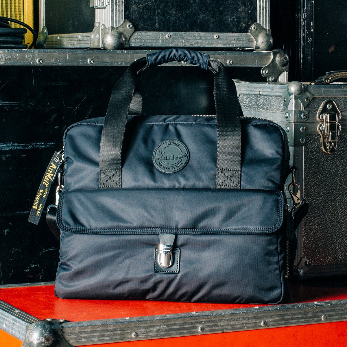 dr martens nylon messenger bolsa