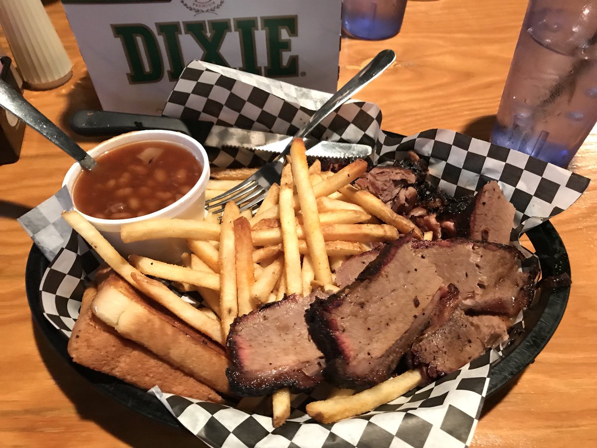 AMurray331's tweet photo. @TheTwoFatGuys Mississippi BBQ is no joke. Sliced brisket and burnt ends. https://t.co/476mAKuJEc