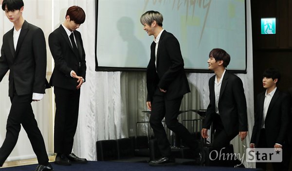 jaebindo's tweet photo. อย่าว่าแต่กูงงเลย เมมเบอร์ก็งง มินฮยอนเป็นไร๊55555555555555 https://t.co/I5QjFX3Rdq