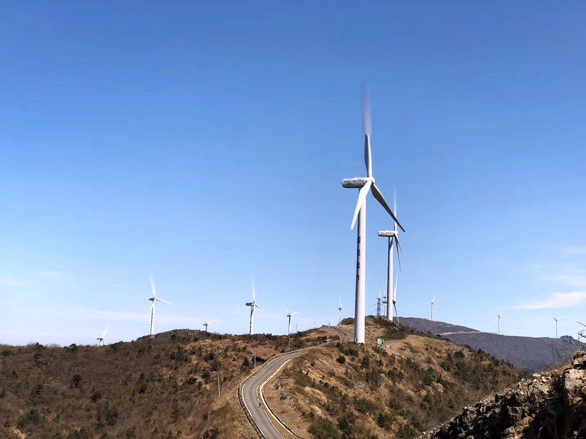 UltraNinghai's tweet photo. The smell, the touch, the wind, the view, the sensations of memories. #UTNH #traillove #wind #trailruning #runner #mountainpeak #trailroute https://t.co/iyHyPzEVBf