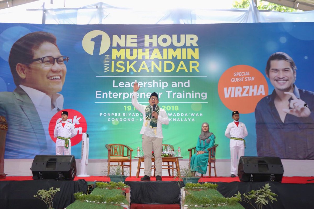 framadiGS's tweet image. RT cakimiNOW &quot;Memotivasi santri itu memotivasi diri sendiri 
#panglimasantri #panglimasantrinusantara https://t.co/6eRVZh1YG3&quot;