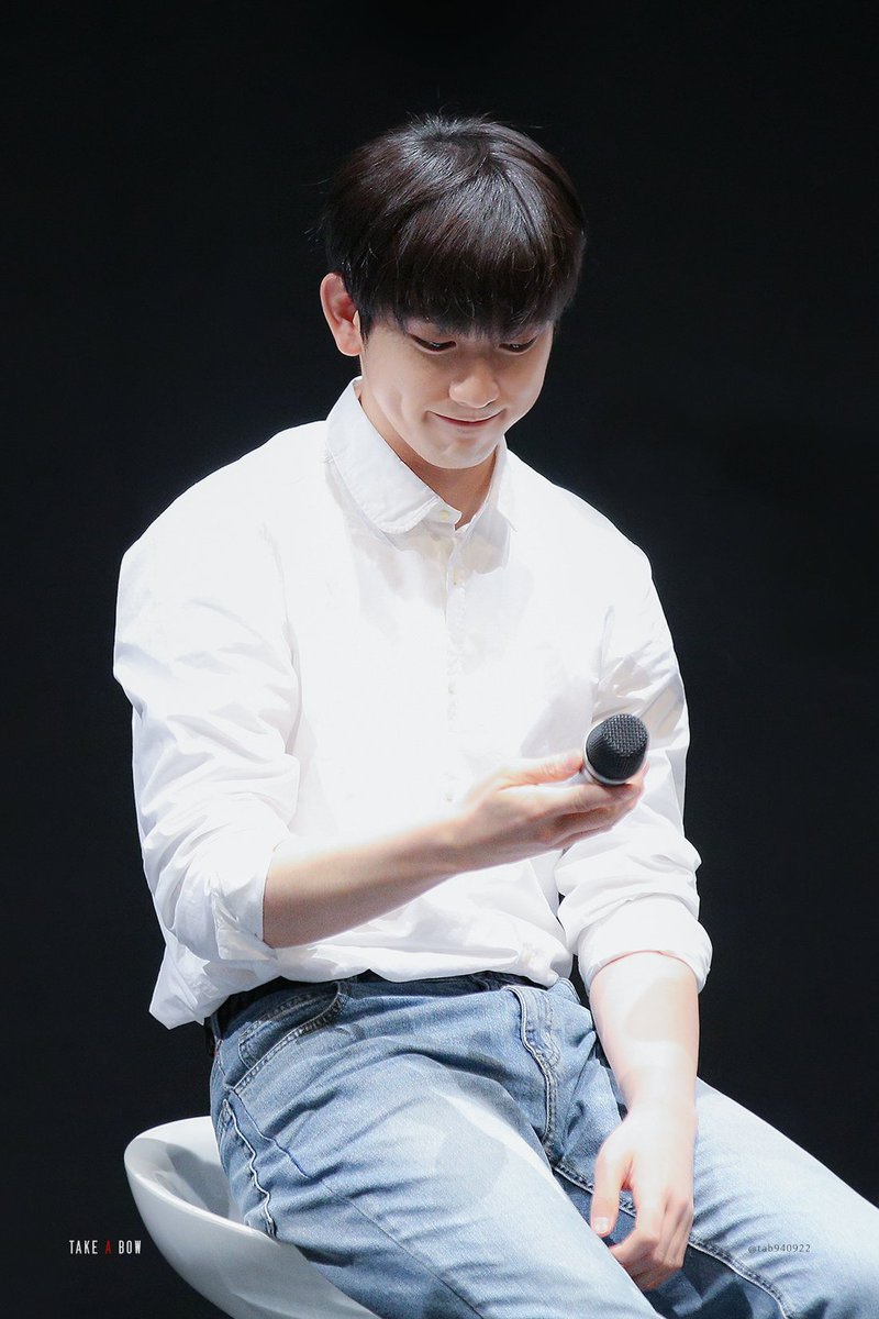 tab940922's tweet photo. 180317 미니팬미팅 #진영 #Jinyoung #GOT7 #갓세븐 #EyesOnYou #Look 진영하세오🐤😊🙂🍑✨✨ https://t.co/sTssRuUMJI
