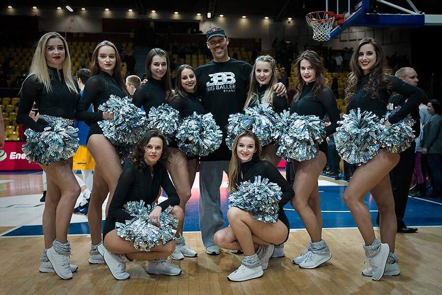 CheersGdynia's tweet photo. Takie niespodzianki to my lubimy! 😊 Miło było poznać @Lavarbigballer @theballera 😘 https://t.co/g9M8ETUIGc