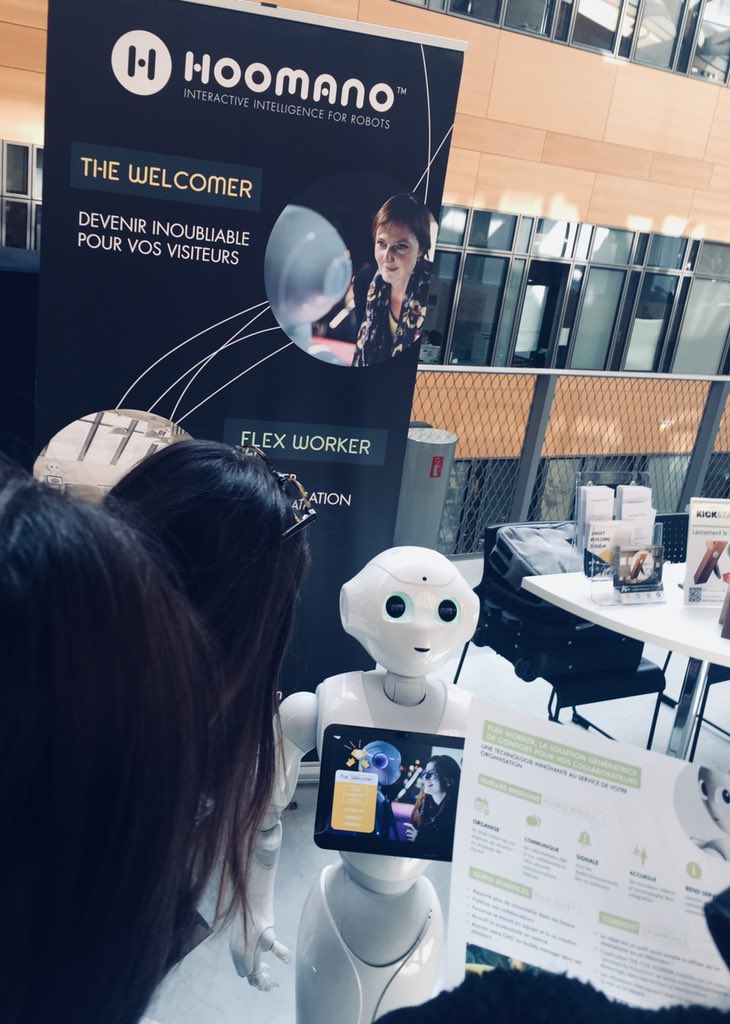 HoomanoCompany's tweet photo. Hoomano est présent au #digitalsummit jusqu’à ce soir ; on vous accueille avec Pepper sur le plateau des start-ups ! @auvergnerhalpes @Minalogic https://t.co/lTETHNx2oN