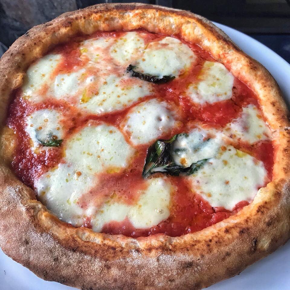 binarideltram's tweet photo. Questa è una #Bufalina per CELIACI 🤩🤩 ci tengo assai, tutti quanti devono poter mangiare la Pizza ❤️ #glutenfree
#SuiBinariDelTram via Nuova Poggioreale https://t.co/NoCFObtSjG
