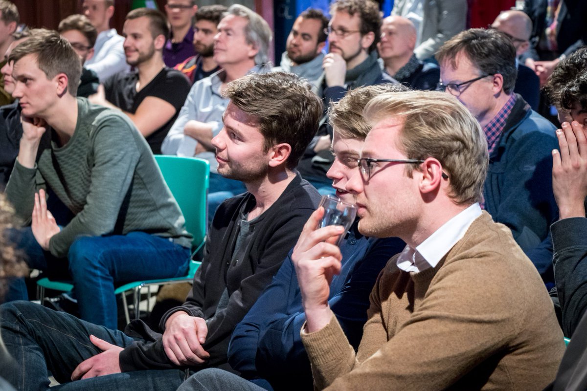 BlockchainTech2's tweet image. '#Blockchain zal de wereld veranderen'. Maar, hoe dan? Ben je benieuwd hoe de technologie achter #bitcoin werkt? Kom dan op 4 april @groningerforum.  Deze avond is een initiatief van @BlockchainTech2 in samenwerking met @CityofTalent en @gem_groningen. goo.gl/sWd9qS