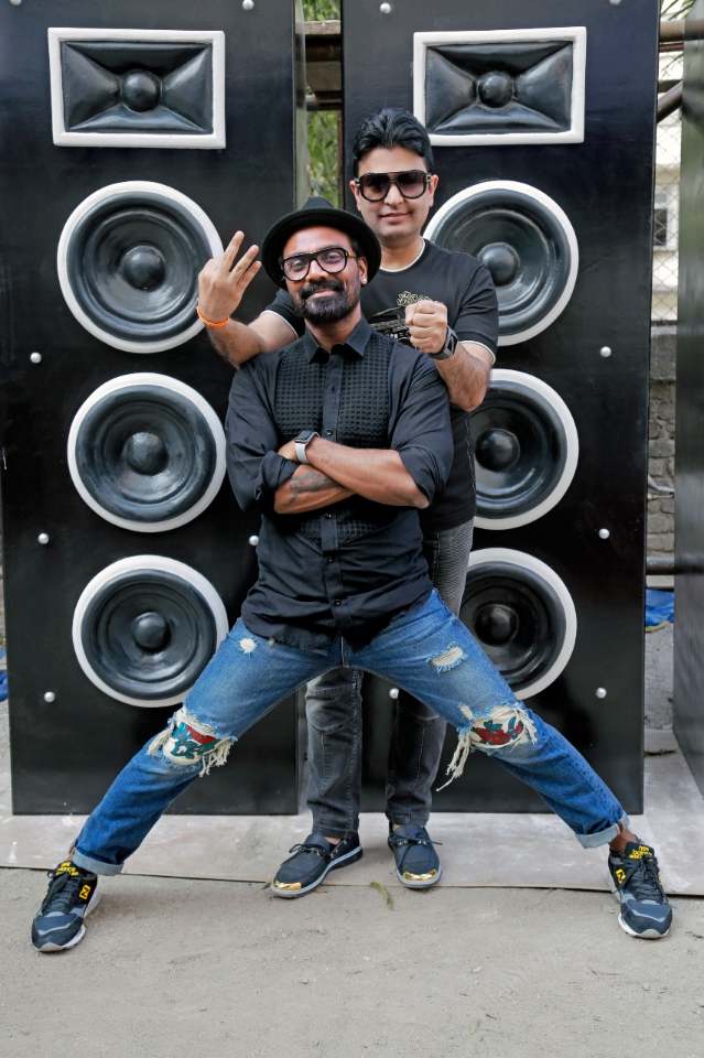 HiFiDigi's tweet photo. Bhushan Kumar &amp; @remodsouza 's biggest dance film starring @Varun_dvn and #KatrinaKaif releasing on 8th Nov 2019! :D
@TSeries Films #BhushanKumar <3 https://t.co/JFemlRMUkJ
