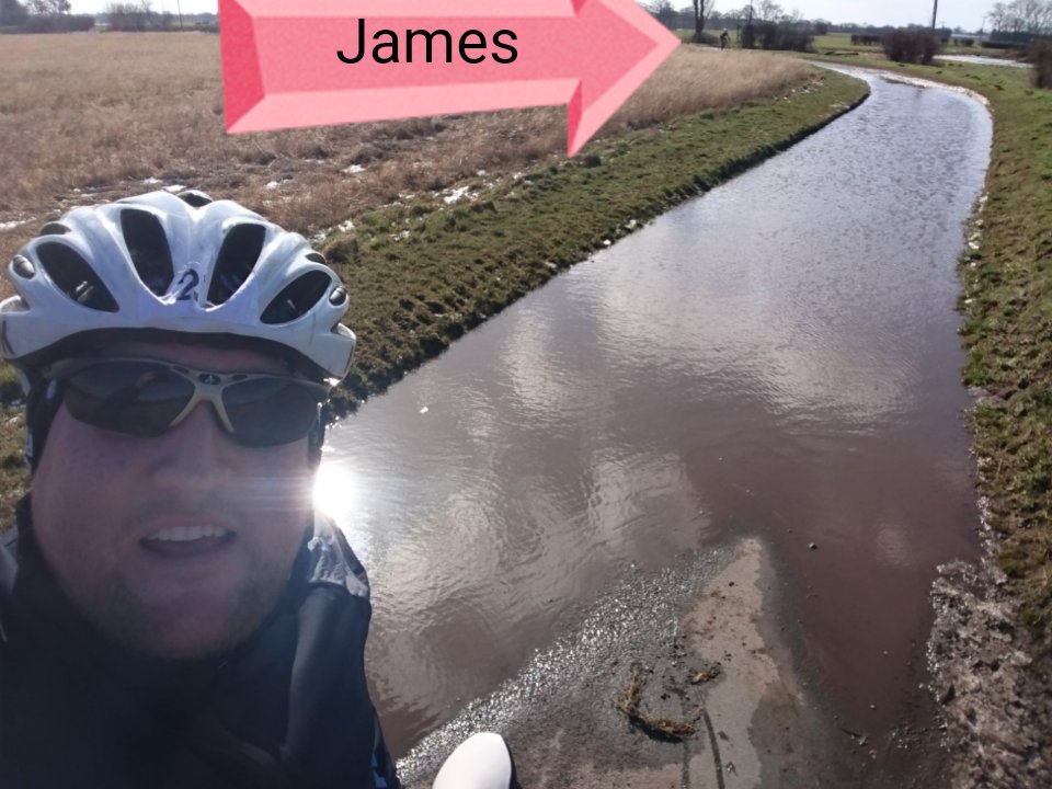 stoobyleelaa's tweet photo. @banks_bonko2096 was wary of the puddle..... Me not so much π
#Morningride #notsurewhere https://t.co/iAl7rw0ONJ