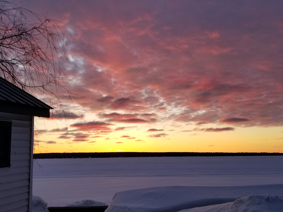 UPTreefarmer's tweet photo. A beautiful #Keweenaw #sunrise at #DecompressU #Airbnb #RusticCabinWithSauna #Chassell https://t.co/fCiD7RaXeA #RoomNearMichiganTech https://t.co/eUuA1aowiG #PureMichigan https://t.co/lPMio5ExXK