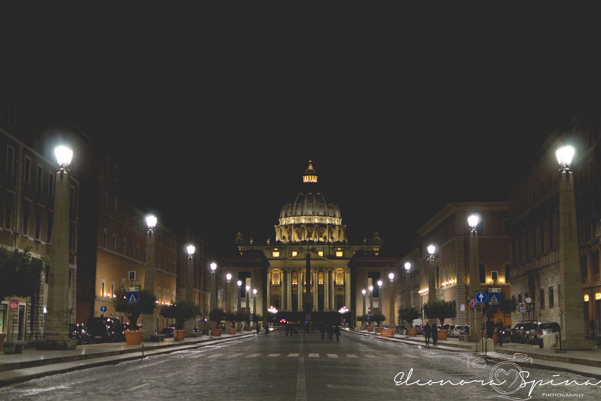 La bellezza del #Cupolone di una città eterna. #roma #rome #GoodMorningRome #visitroma #visitrome #exprerienceRome #bellaRoma #turismoRoma #Vaticano #RomeIsUs #buonanotte #SanPietro #lelucidellacittà #romacittàeterna