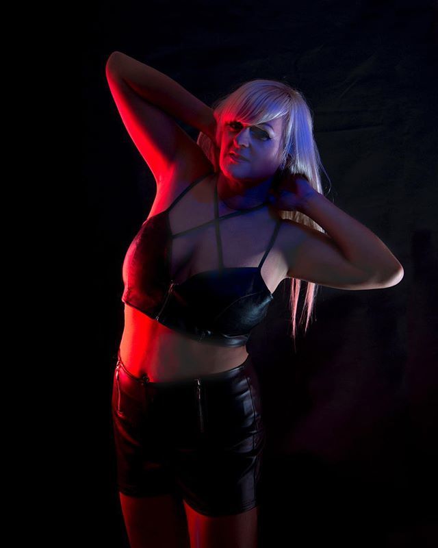 trevs_photos's tweet photo. My first serious attempt at using gels @tina_s_model #boudoir #lingeriemodel #leatherunderwear #blondehair #blondemodel #cleavage #nottinghammodel #fashionmodel #nikonuk #nikon_dslr_users #nikon #leicestershirephotographer https://t.co/NF14pfUZBm https://t.co/4iBXW961hv