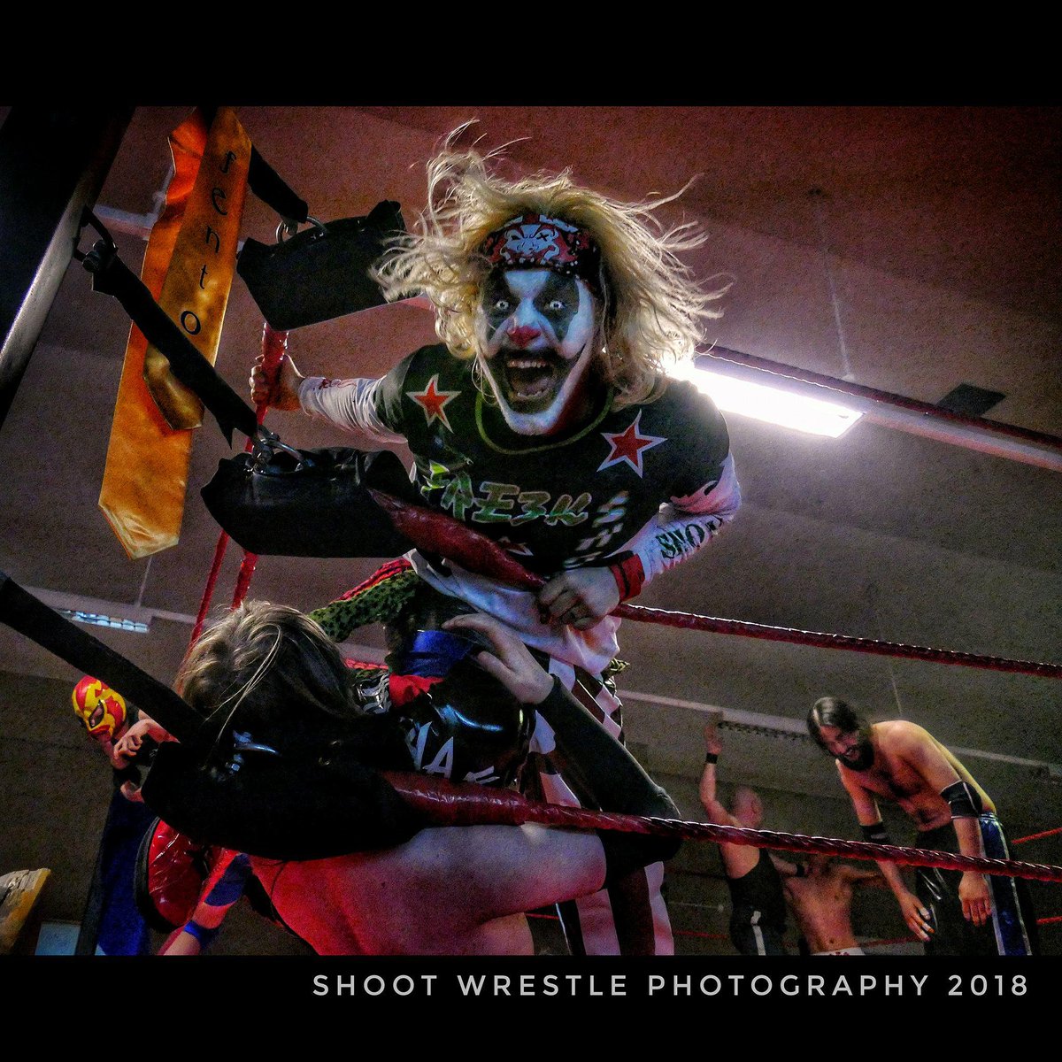 fre3kshow's tweet photo. This! This is why @jdhowells gets the Dark carnival seal of approval.
Also , @SouthEastPro this is l only the beginning 🎪
📷 credits to @jdhowells (Shoot.wrestle)
Event SEPW Hustle & Heart 5
#battleroyale #fre3kshow #clown #britishwrestling #greatmilenko #freakshow #choke https://t.co/uI120MyTGt