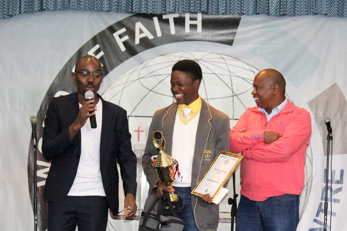 realsunflame's tweet image. @wof_seb 2018 Matric Awards (Class Of 2K17) with @DrMusaMthombeni being the MC.

#tsaon3 #TrendingSA #classof2017 
📷: @RichardMore5