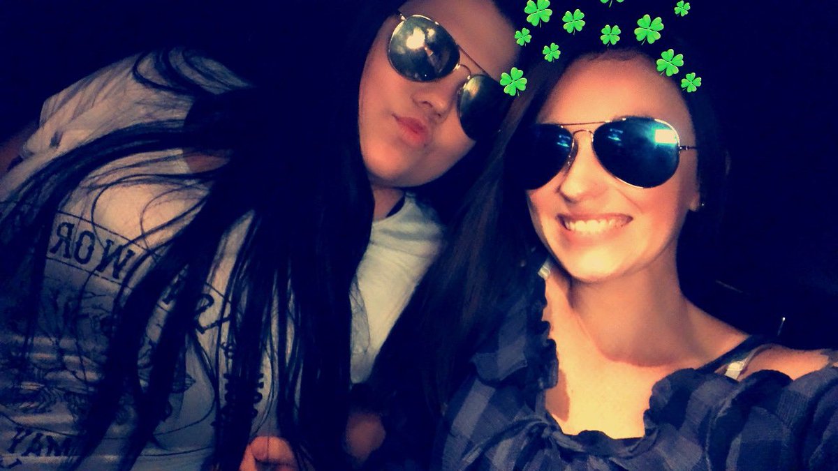 megan_lauramore's tweet image. Be friends with the people who thinks wearing sunglasses while drunk helps them see better🤪 #grac @Gracie_craw17