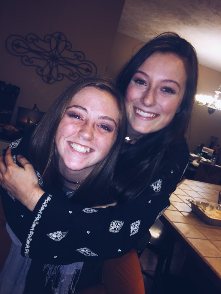 shelly_hop's tweet photo. HAPPY BIRTHDAY @thatsolanie Love ya have the best day 😘😘😘 https://t.co/l2IWHgLIlF