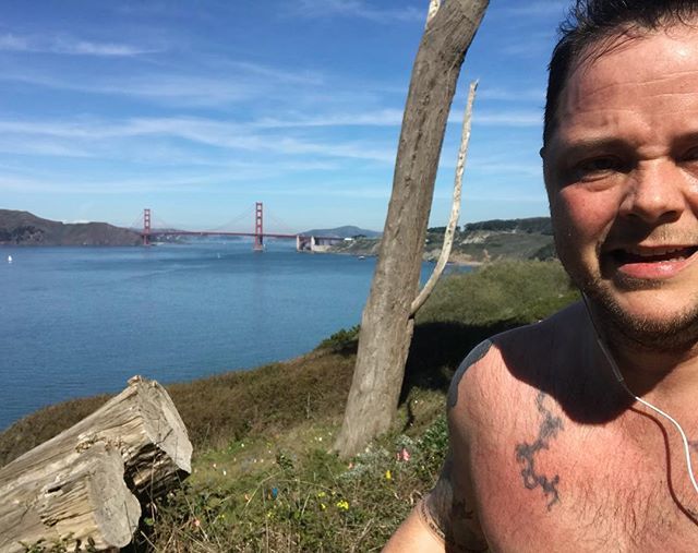SelfieRunner's tweet photo. Why is it so dreamy here? Great long run along ocean beach to lands end and back. Those sand stairs are still a beast. #loverunning .
.
.
.
#running #sanfrancisco #goldengatebridge #landsend #trailrunning #1/2training #longrun #training #asseenonmyrun #s… https://t.co/BNFNVnfhPa https://t.co/YkpsZbuskY