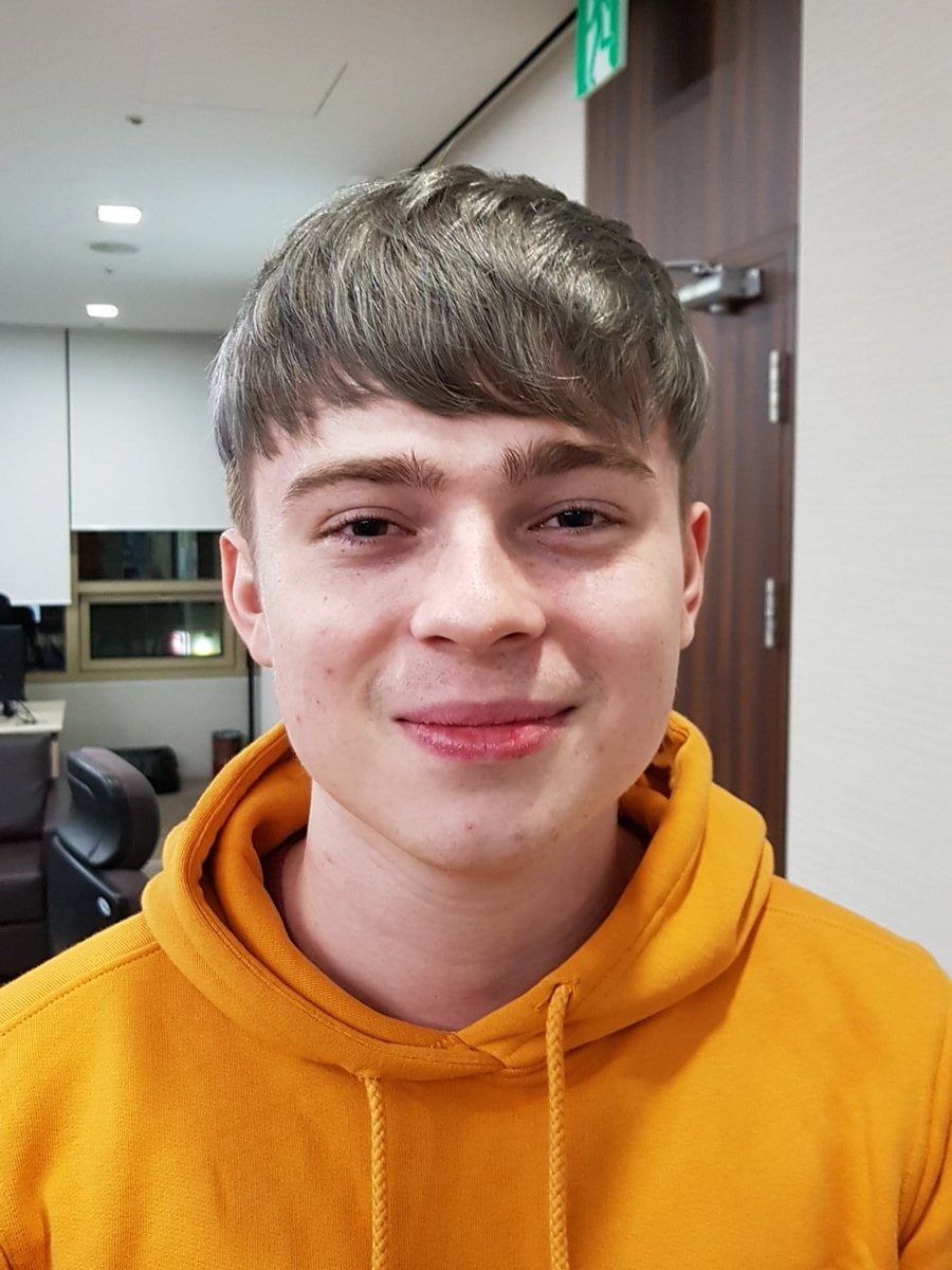 Chap_GG's tweet image. Vous preferez à droite ou à gauche ??